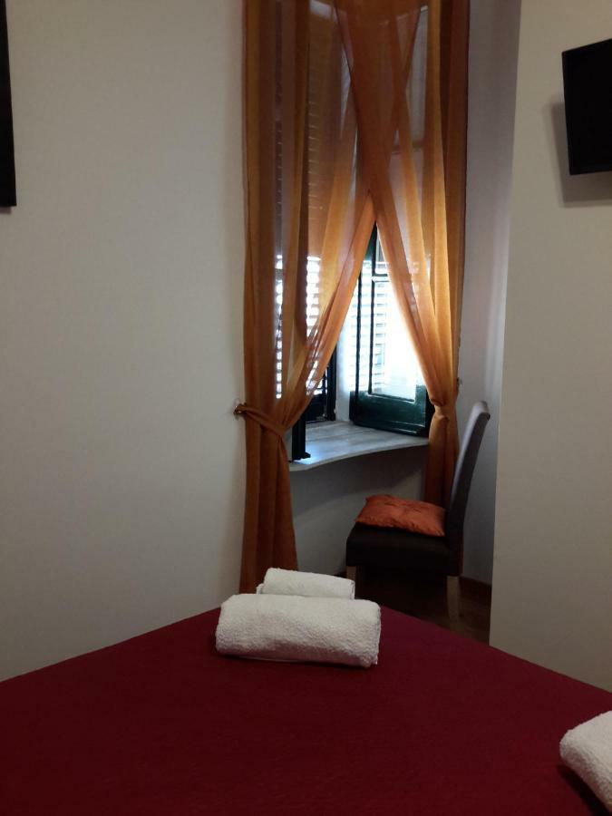 Le Stanze Di Penelope Bed & Breakfast ซาแลร์โน ภายนอก รูปภาพ